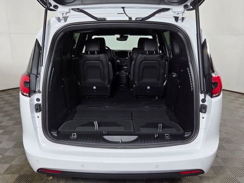 New 2026 Chrysler Pacifica Select FWD image 10