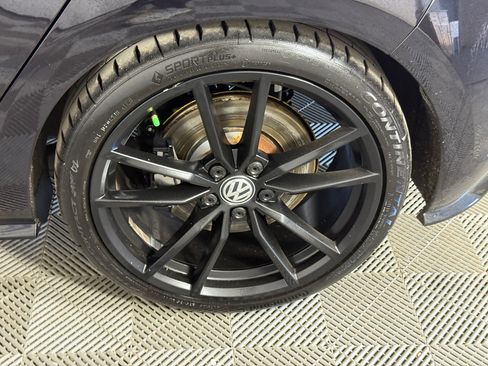 Used 2019 Volkswagen Golf R 2.0T image 9