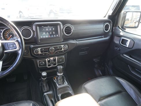 Used 2018 Jeep Wrangler Unlimited Sahara image 18