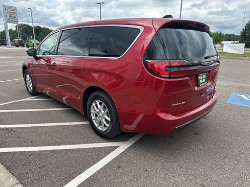 New 2026 Chrysler Pacifica Select image 6