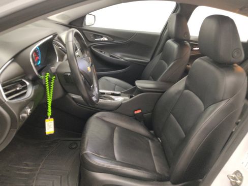 Used 2018 Chevrolet Malibu LT w/ Leather Package FWD image 17