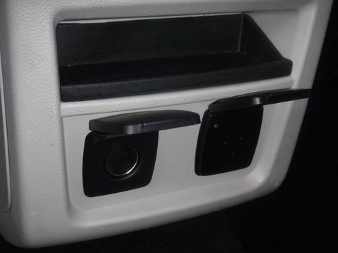 Used 2017 Ford Edge Titanium w/ Technology Package image 37