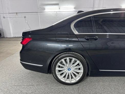 Used 2022 BMW 745e xDrive w/ Premium Package AWD/4WD image 8