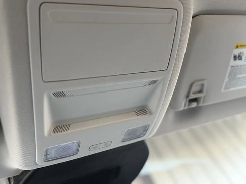 Used 2022 Ford Escape SE w/ SE Sport Appearance Package image 38