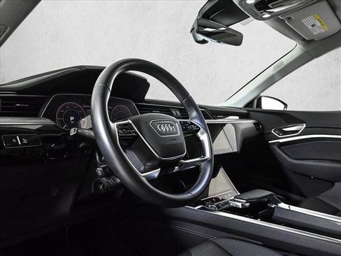 Used 2024 Audi Q8 e-tron Premium Plus w/ Premium Plus Package AWD/4WD image 10