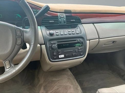 Used 2005 Cadillac De Ville w/ Limited Edition Package FWD image 9