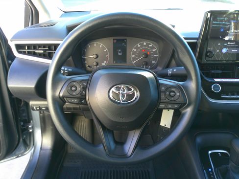 Used 2025 Toyota Corolla LE image 19