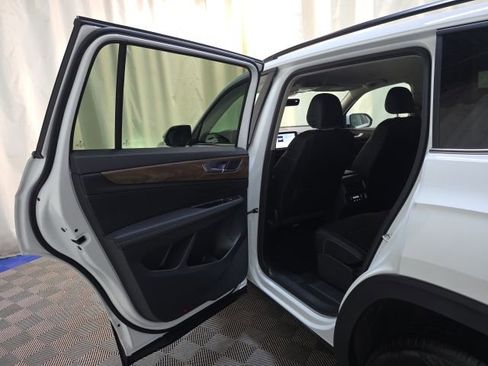 Used 2025 Volkswagen Atlas SE image 25