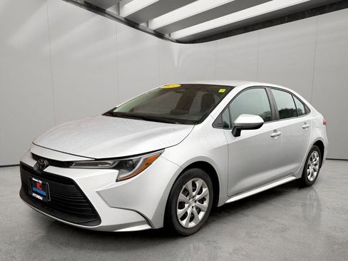 Used 2024 Toyota Corolla LE image 1