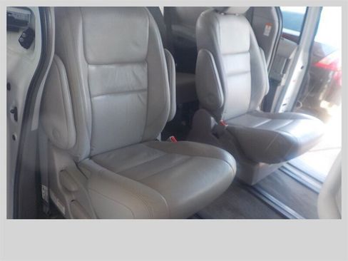 Used 2018 Toyota Sienna XLE Premium AWD/4WD image 33