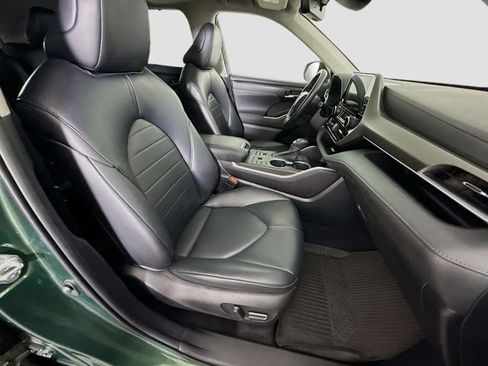 Used 2023 Toyota Highlander XLE AWD/4WD image 31
