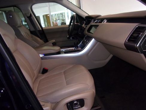 Used 2017 Land Rover Range Rover Sport HSE image 37