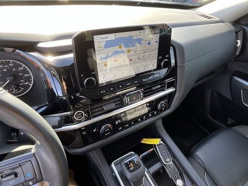 Certified 2024 Nissan Pathfinder SL w/ Lighting Package (N92) image 62