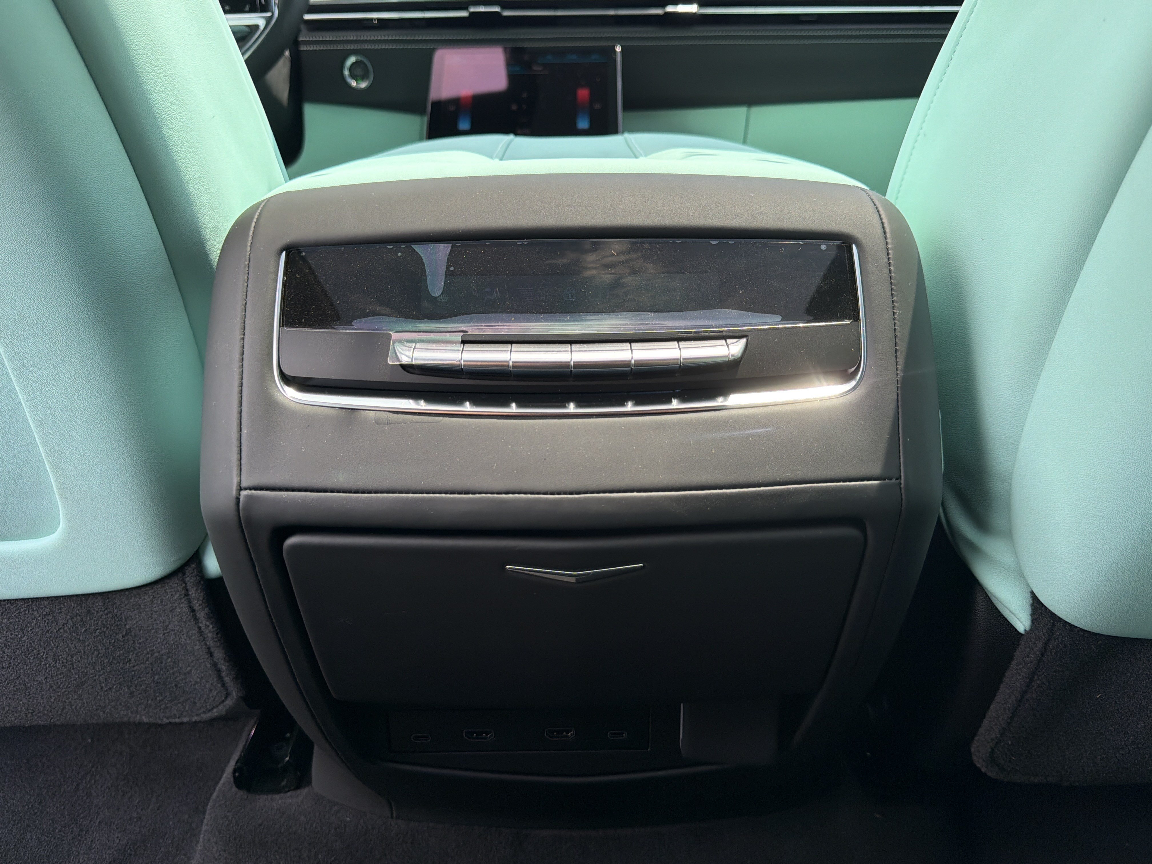 Used 2026 Cadillac Escalade Platinum Sport w/ LPO, Floor Liner Package AWD/4WD image 47