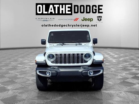 Used 2025 Jeep Wrangler Unlimited Sahara AWD/4WD image 29