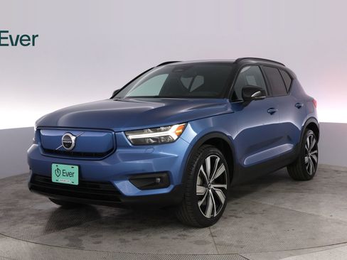 Used 2021 Volvo XC40 P8 Recharge w/ Advanced Package AWD/4WD image 2