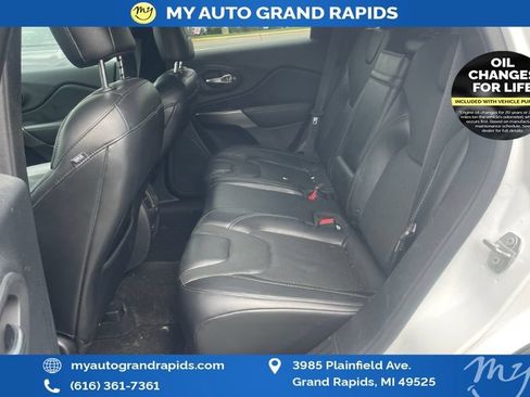 Used 2019 Jeep Cherokee Limited AWD/4WD image 8