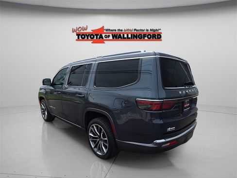 Used 2022 Jeep Wagoneer Series III w/ Premium Group I image 16