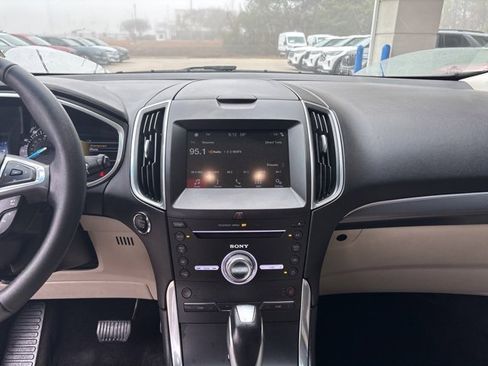 Used 2017 Ford Edge Titanium image 13
