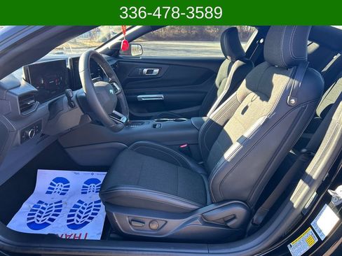 Used 2024 Ford Mustang Coupe image 9