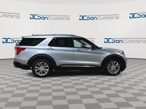 Used 2023 Ford Explorer Limited AWD/4WD image 2
