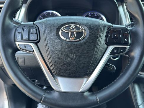 Used 2018 Toyota Highlander XLE AWD/4WD image 40