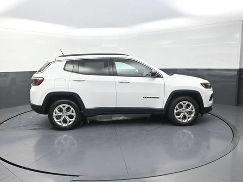 Used 2024 Jeep Compass Latitude AWD/4WD image 9