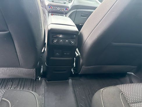 Used 2022 GMC Acadia SLE w/ Driver Convenience Package image 18