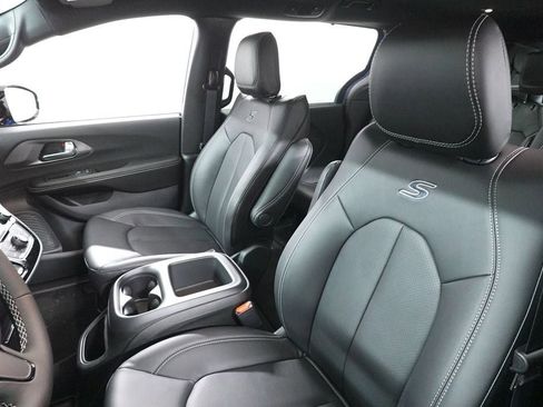 New 2026 Chrysler Pacifica Select w/ S Appearance Package FWD image 14
