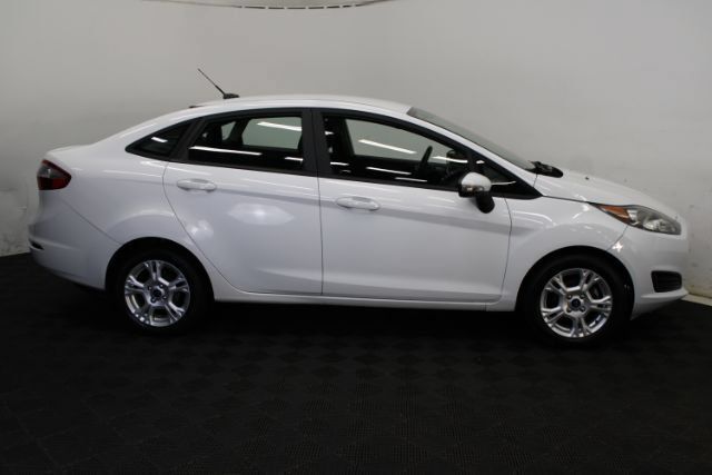 Used 2016 Ford Fiesta SE w/ Cold Weather Package FWD image 4