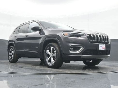 Used 2021 Jeep Cherokee Limited image 24
