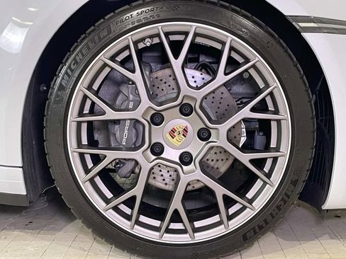 Certified 2024 Porsche 911 Targa 4 image 16