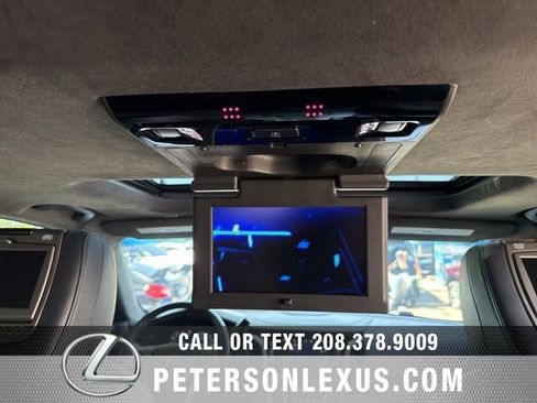 Used 2018 Cadillac Escalade Platinum AWD/4WD image 18