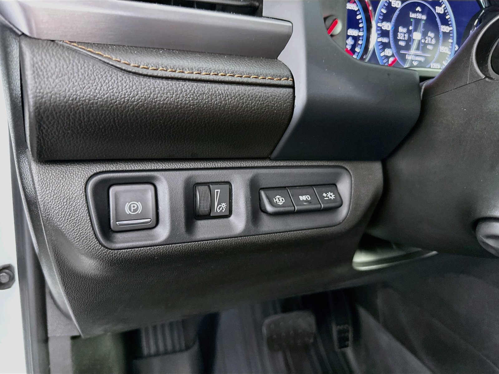 Used 2023 GMC Acadia AT4 w/ Technology Package AWD/4WD image 10