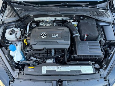 Used 2017 Volkswagen Golf R 4-Door image 9