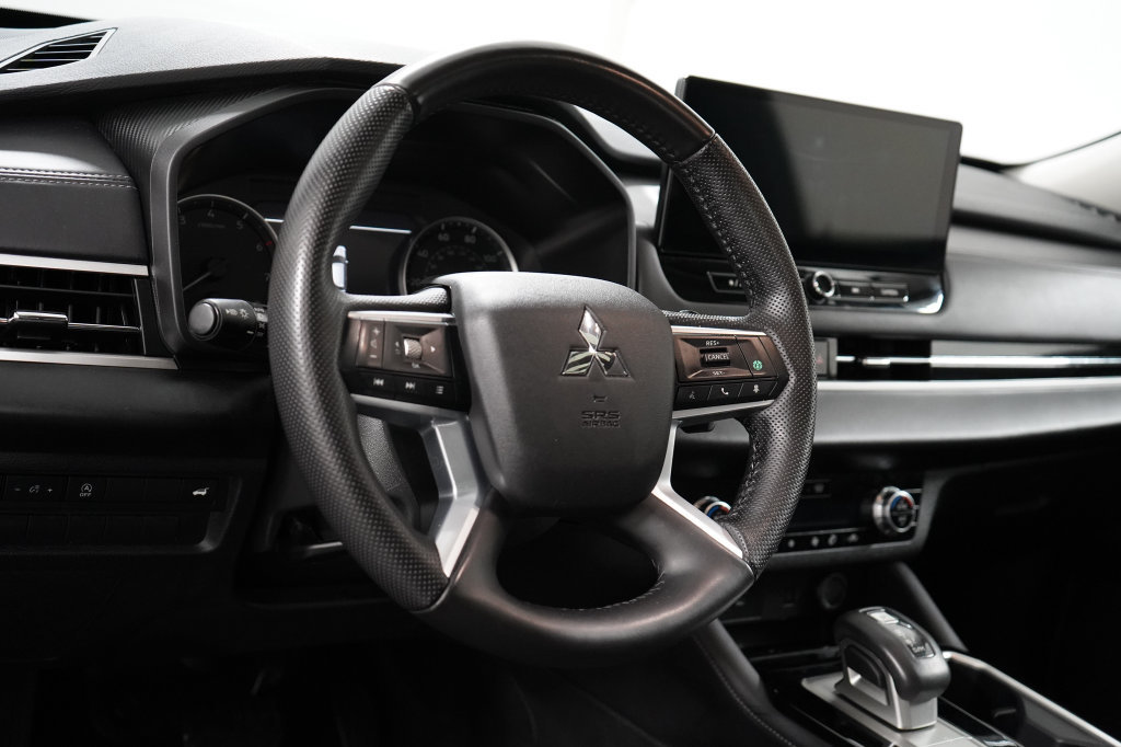 Used 2026 Mitsubishi Outlander AWD image 12