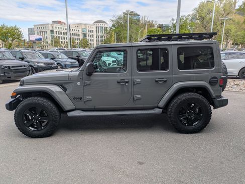Used 2019 Jeep Wrangler Unlimited Sahara AWD/4WD image 8