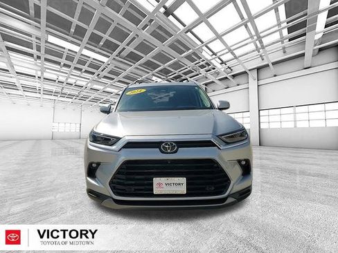 Used 2024 Toyota Grand Highlander Limited image 10