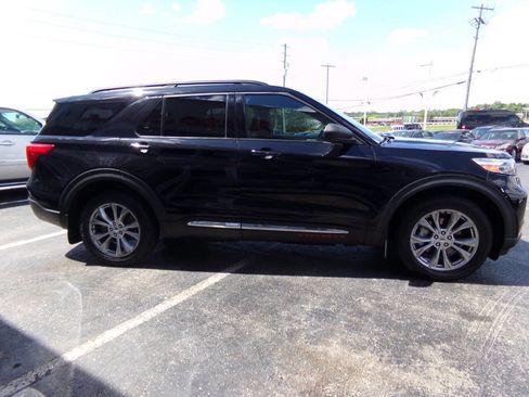 Used 2020 Ford Explorer XLT w/ Equipment Group 202A AWD/4WD image 3