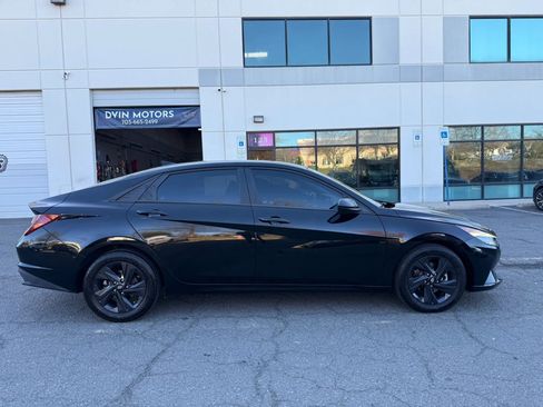 Used 2021 Hyundai Elantra SEL w/ Convenience Package image 3