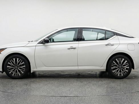 Used 2025 Nissan Altima 2.5 SV FWD image 5