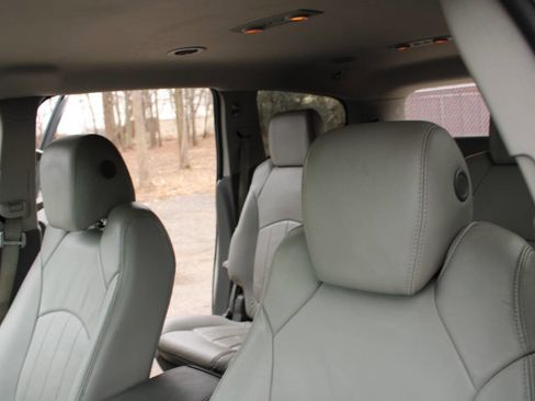 Used 2015 Chevrolet Traverse LTZ AWD/4WD image 25