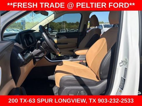 Used 2024 Kia Carnival LX FWD image 15