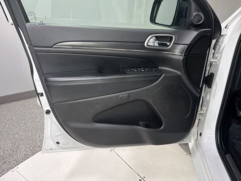 Used 2019 Jeep Grand Cherokee Limited X image 12