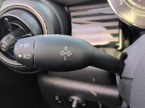 Certified 2023 MINI Cooper 4-Door Hardtop w/ Multitone Edition image 29