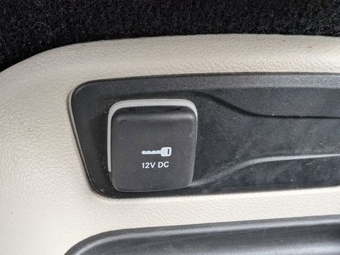 Used 2023 Chrysler Pacifica Touring-L FWD image 24