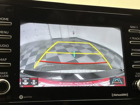 Used 2021 Toyota Camry SE w/ Convenience Package FWD image 5