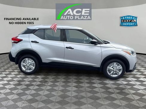 Used 2018 Nissan Kicks S FWD image 4