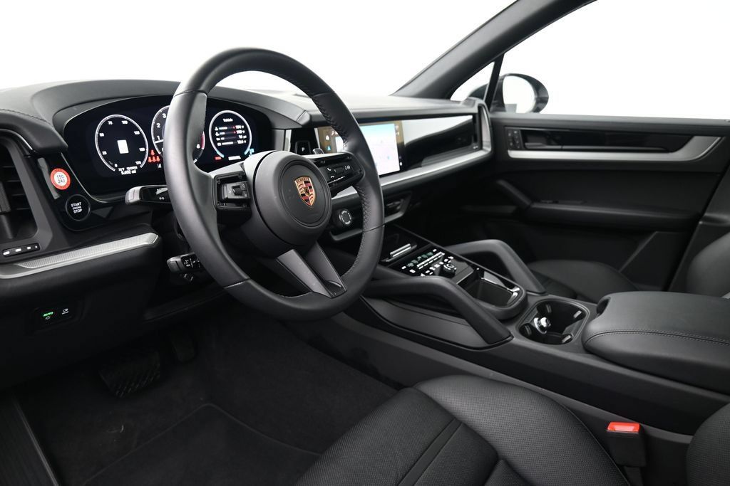 Certified 2026 Porsche Cayenne AWD/4WD image 4