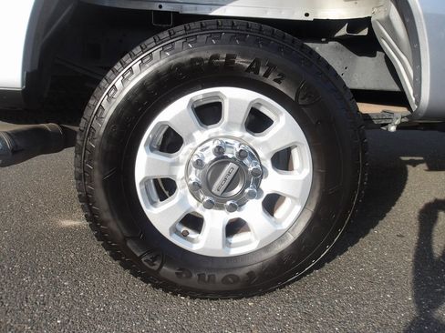 Used 2024 Ford F250 XLT image 9